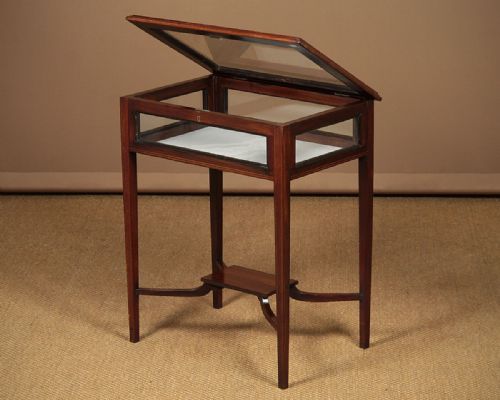 Quality Mahogany Bijouterie Table C.1905.