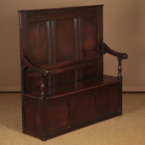 Small 18th.c. Oak Box Settle C.1730.
