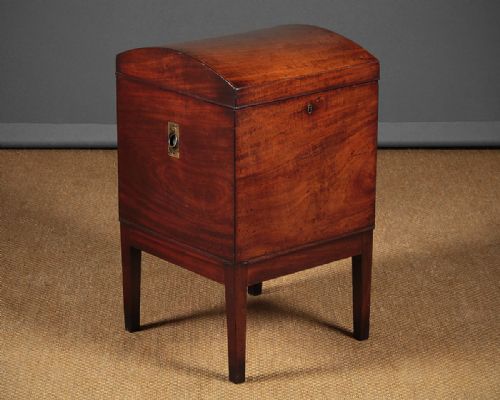Georgian Mahogany Cellarette C.1800.