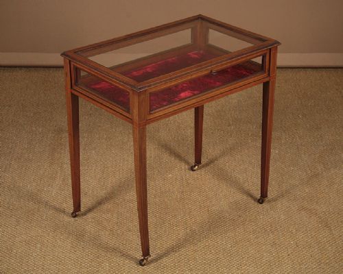 Bijouterie Display Top Table C.1910