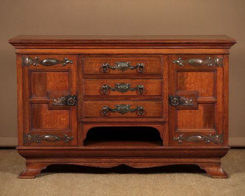 Arts & Crafts Oak Sideboard C.1900.