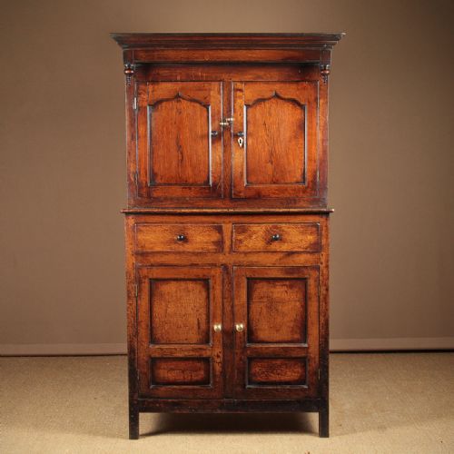 Small Welsh Oak Cwpwrdd Deuddarn C.1770