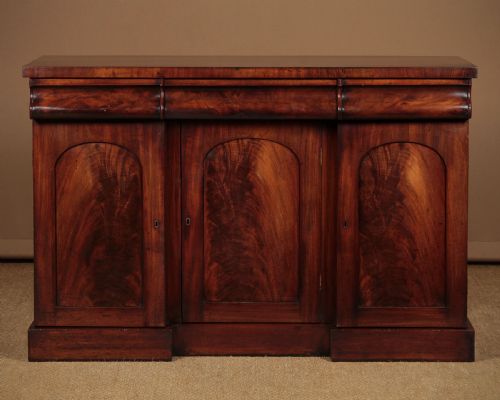 Mid 19th.c. Mahogany Chiffonier Sideboard C.1860
