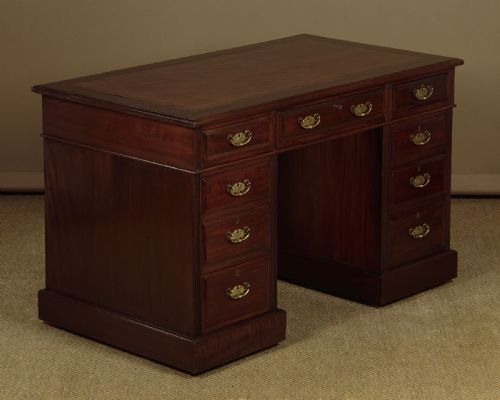 Edwardian Mahogany Pedestal Desk C.1910.