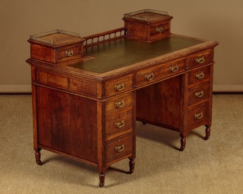 Oak Kneehole Desk C.1890