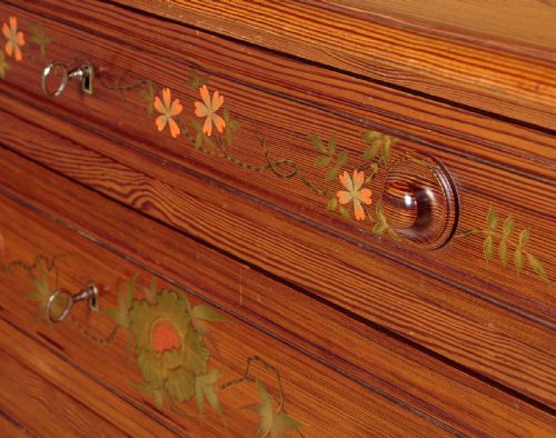 CHEST OF DRAWERS WITH EXOTIC LACQUERWORK DECORATION C1890 - ADDITIONAL PHOTO 6