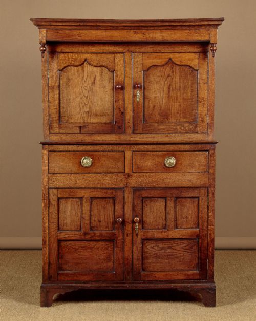 Small Welsh Oak Cwpwrdd Deuddarn C.1780