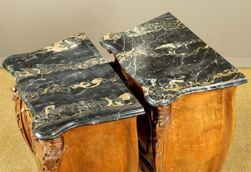 PAIR OF WALNUT BOMBE SIDE CABINETS C1900 - ADDITIONAL PHOTO 3