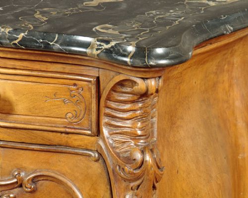 PAIR OF WALNUT BOMBE SIDE CABINETS C1900 - ADDITIONAL PHOTO 6