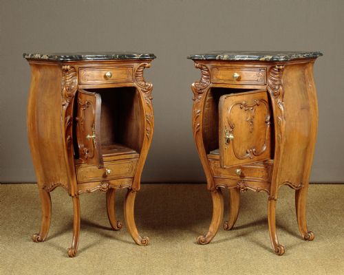 PAIR OF WALNUT BOMBE SIDE CABINETS C1900 - ADDITIONAL PHOTO 8