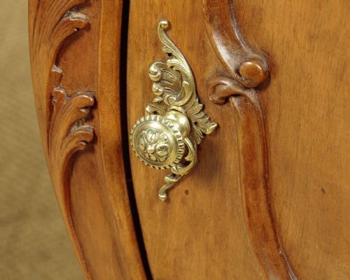 PAIR OF WALNUT BOMBE SIDE CABINETS C1900 - ADDITIONAL PHOTO 9