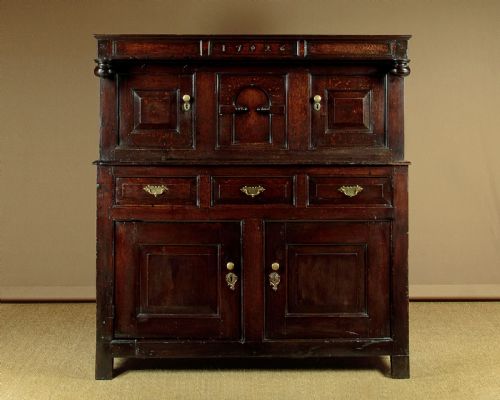 fig 1. Welsh Cwpwrdd Deuddarn Dated 1726