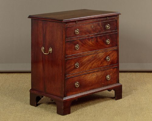 Small Mahogany Bachelor's Chest of Drawers C.1820