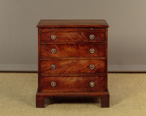 Small Mahogany Bachelor's Chest of Drawers C.1820