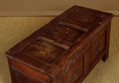 SMALL 18THC OAK COFFER - ADDITIONAL PHOTO 3