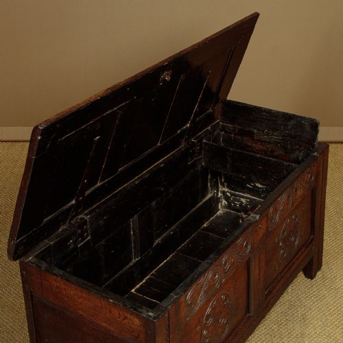 SMALL 18THC OAK COFFER - ADDITIONAL PHOTO 4