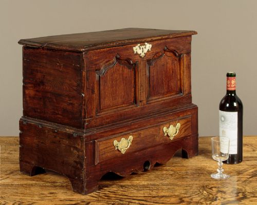 WELSH OAK COFFER BACH C1770 - ADDITIONAL PHOTO 1