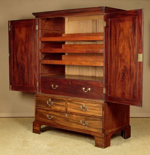 GEORGE III MAHOGANY LINEN PRESS C1800 - ADDITIONAL PHOTO 2