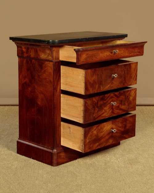 SMALL MAHOGANY COMMODE C1840 - ADDITIONAL PHOTO 4