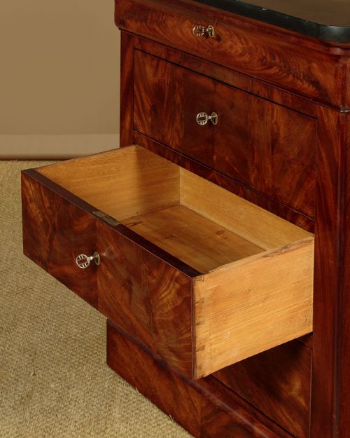 SMALL MAHOGANY COMMODE C1840 - ADDITIONAL PHOTO 8