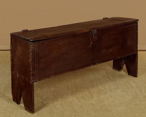 LONG OAK SWORD CHEST C1600 - ADDITIONAL PHOTO 2