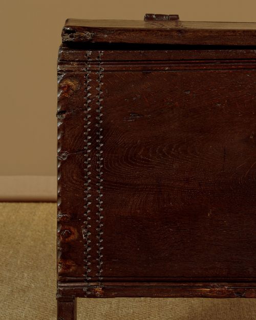 LONG OAK SWORD CHEST C1600 - ADDITIONAL PHOTO 8