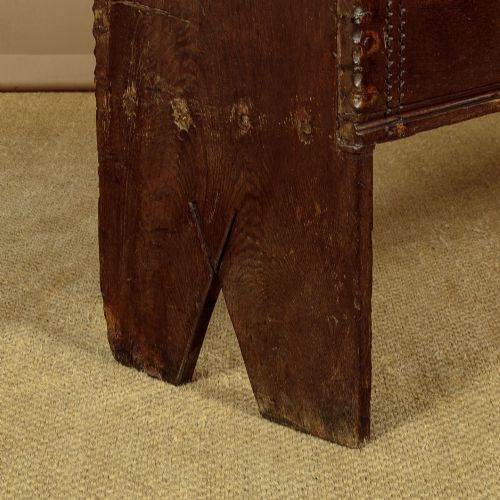 LONG OAK SWORD CHEST C1600 - ADDITIONAL PHOTO 11