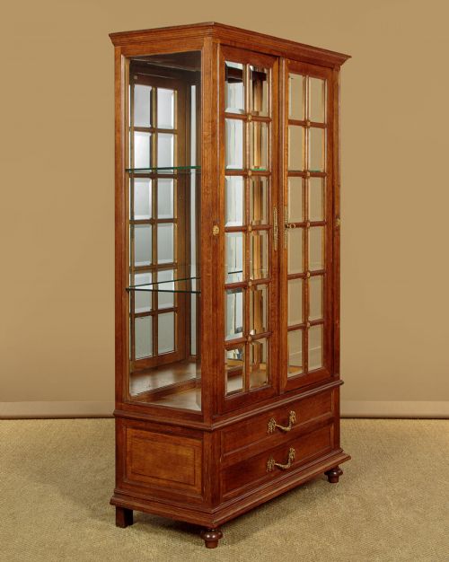 GILT MOUNTED OAK DISPLAY CABINET C1910 - ADDITIONAL PHOTO 1