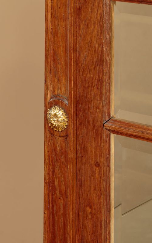 GILT MOUNTED OAK DISPLAY CABINET C1910 - ADDITIONAL PHOTO 7