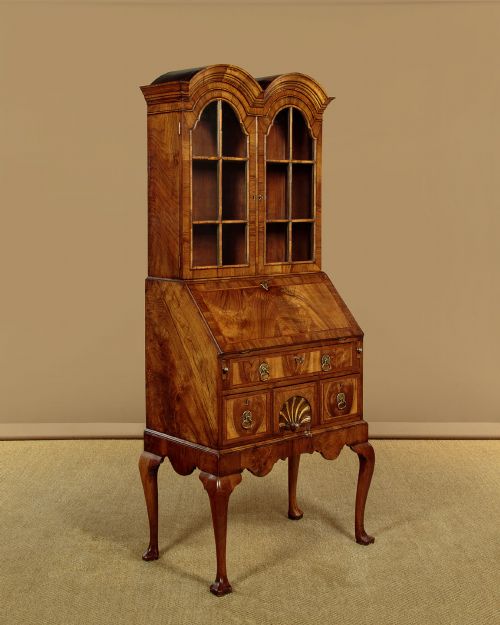 SMALL QUEEN ANNE STYLE WALNUT BUREAU BOOKCASE C1930 - ADDITIONAL PHOTO 3