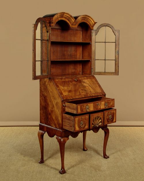 SMALL QUEEN ANNE STYLE WALNUT BUREAU BOOKCASE C1930 - ADDITIONAL PHOTO 4