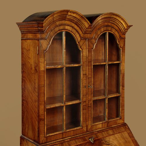SMALL QUEEN ANNE STYLE WALNUT BUREAU BOOKCASE C1930 - ADDITIONAL PHOTO 5