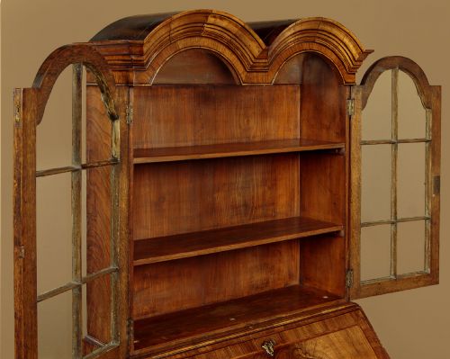 SMALL QUEEN ANNE STYLE WALNUT BUREAU BOOKCASE C1930 - ADDITIONAL PHOTO 6