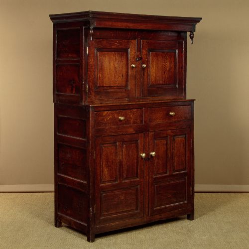 Small Welsh Oak Cwpwrdd Deuddarn C.1750