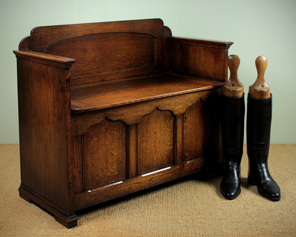 Small Oak Box Settle c.1930.