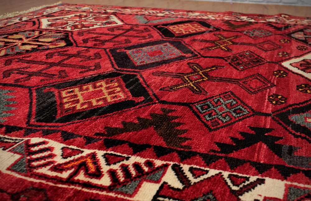 5' x 8' Vintage Persian Carpet c.1920.