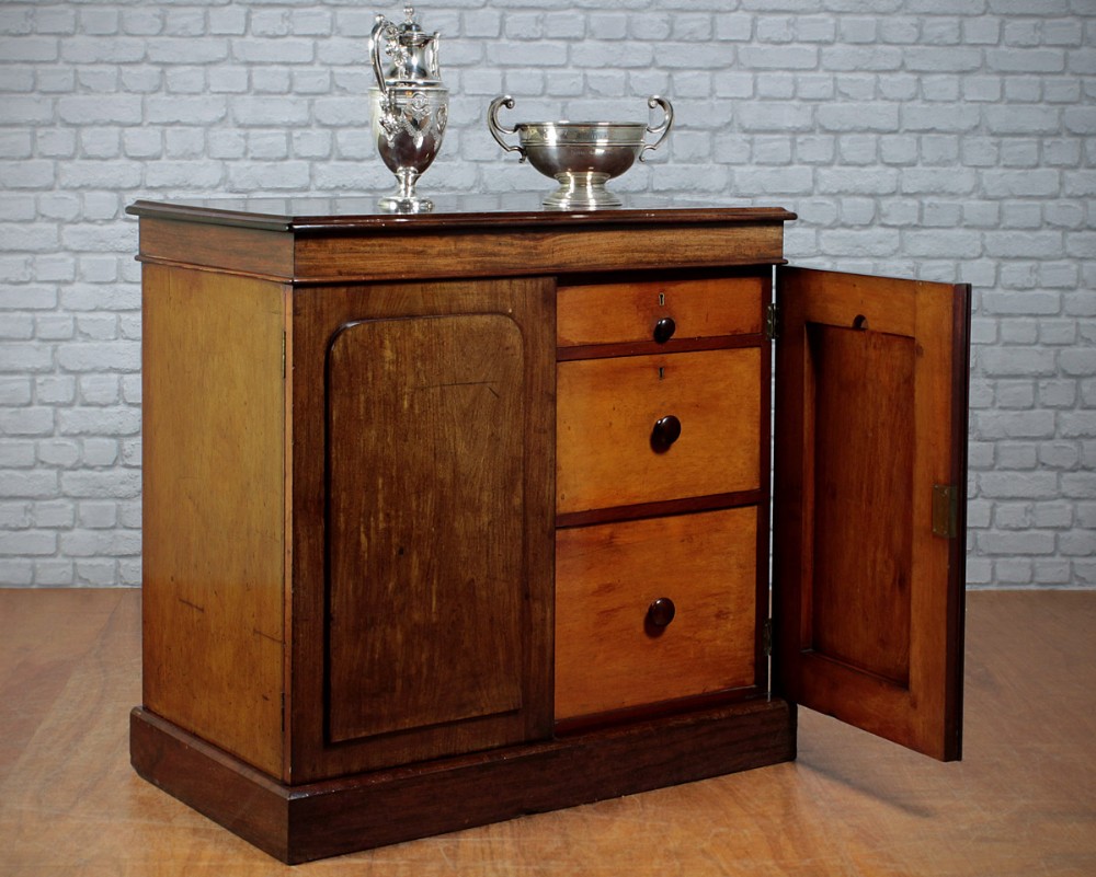 Mid 19th.c. Mahogany Side Cabinet c.1850.
