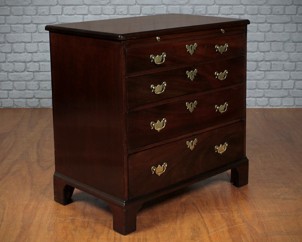 Georgian Mahogany Bachelor’s Chest c.1790.