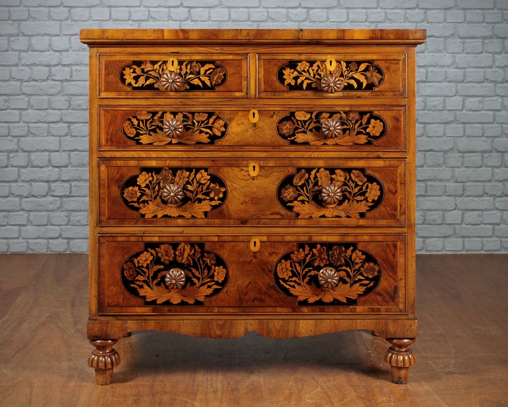Early 19th.c. William & Mary Style Chest of Drawers c.1830. 