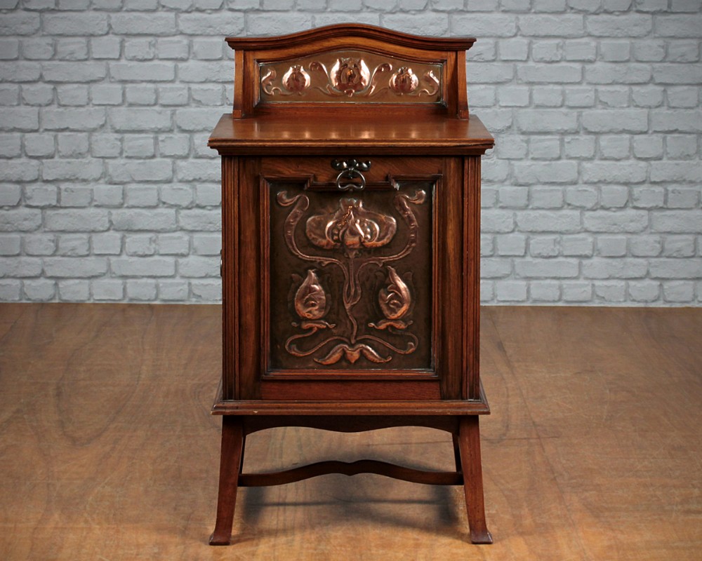 English Art Nouveau Purdonium c.1900.