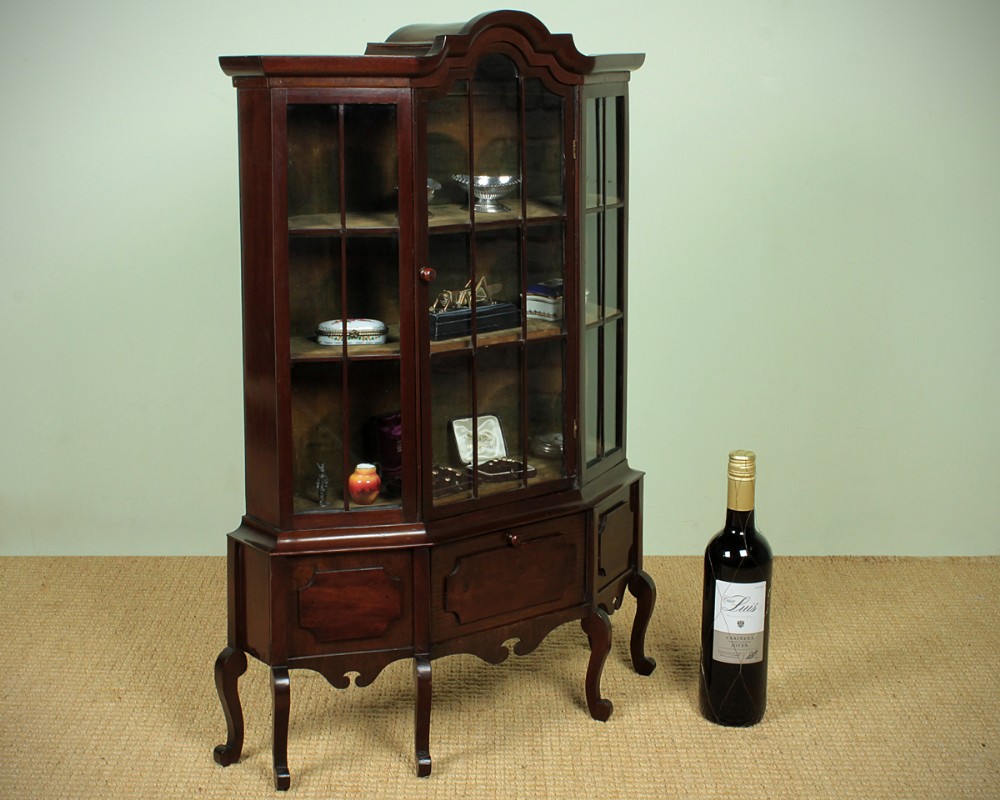 Miniature Queen Anne Style Curio Display c.1930.