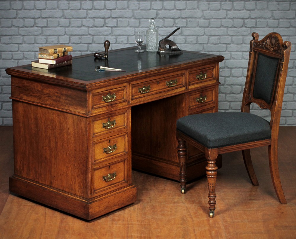 Oak Pedestal Desk c.1880.