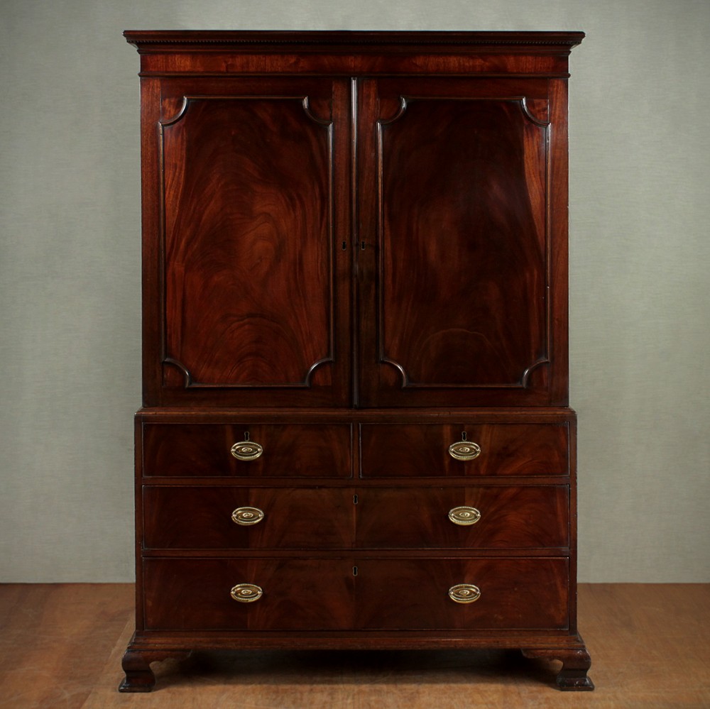 Georgian Mahogany Linen Press c.1795.