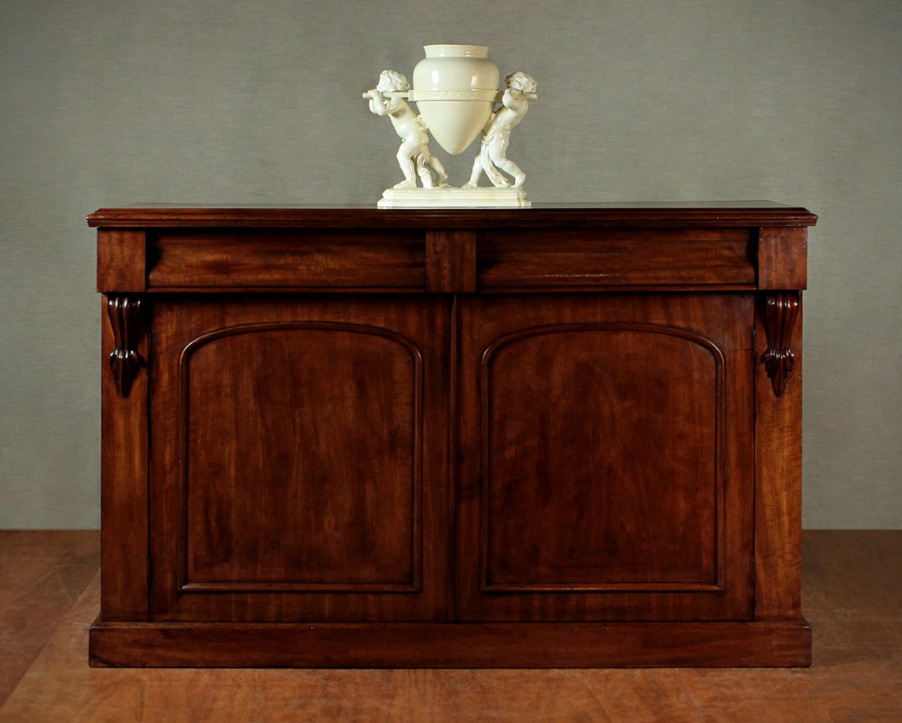 Late 19th.c. Mahogany Chiffonier c.1875.
