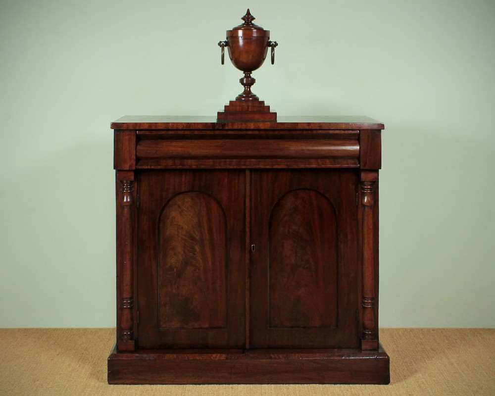 Mid 19th.c. Mahogany Chiffonier Side Cabinet c.1850.
