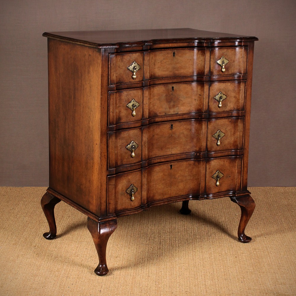 Queen Anne Style Chest of Drawers c.1930.