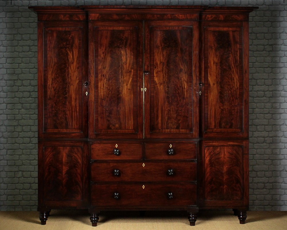 Large William IV Wardrobe & Press c.1830.