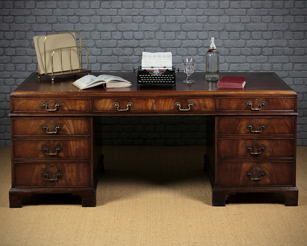 Large Mahogany Pedestal Desk c.1930.