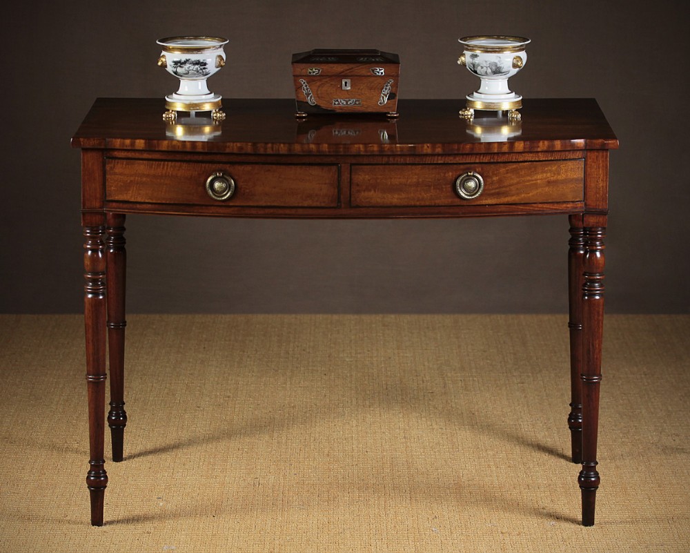 Late Georgian Mahogany Bow Front Side Table c.1810.