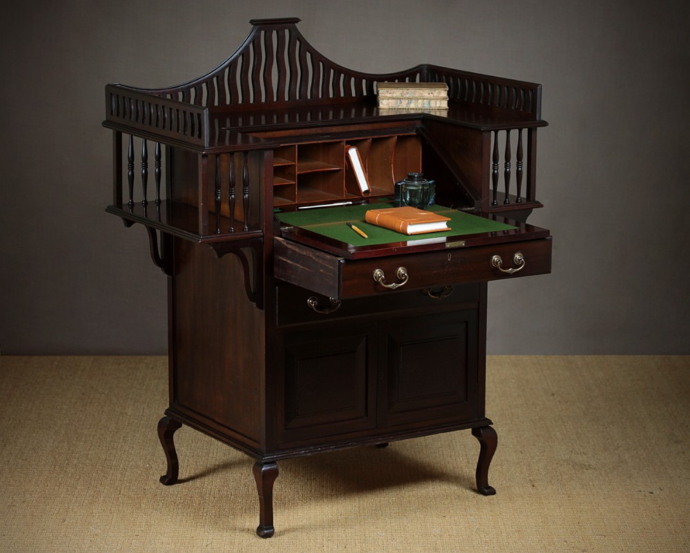 Late 19th.c. Mahogany Bureau c.1895